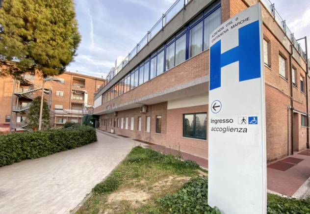 17enne ricoverato dopo Pfizer civitanova