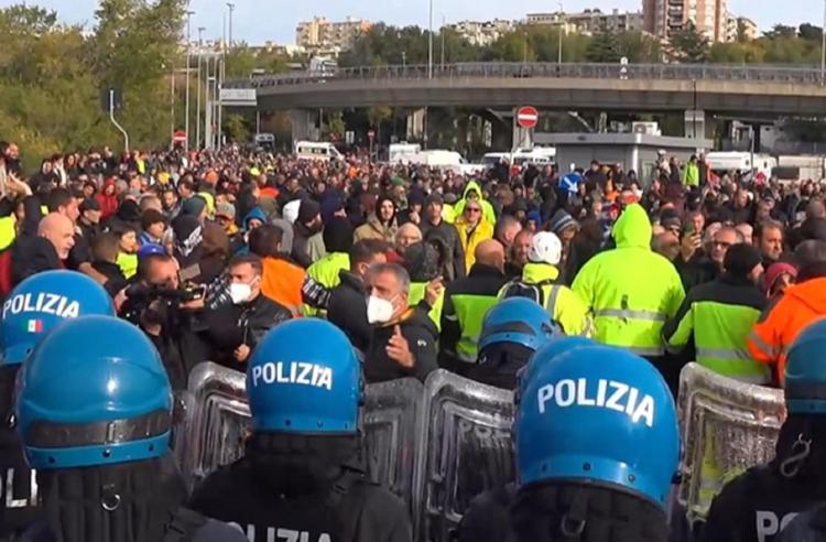 trieste-portuali-polizia