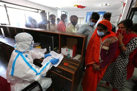 Muore mentre torna a casa dopo il vaccino in India