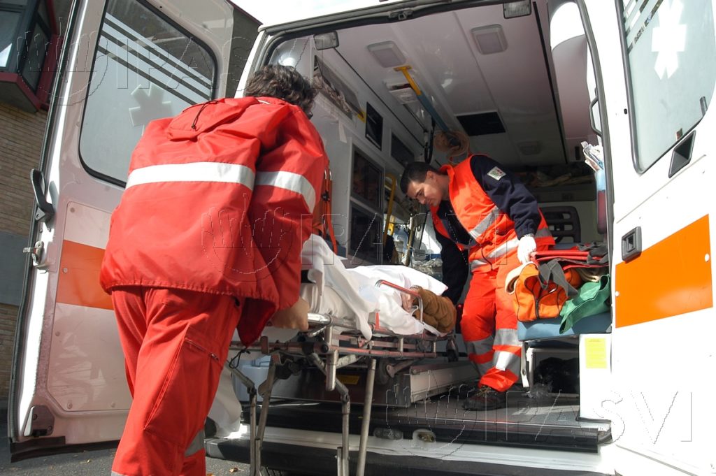 19ENNE MUORE IMPROVVISAMENTE POCHE SETTIMANE DOPO IL VACCINO