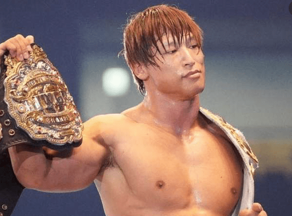 Campione di Wrestilng giapponese con grave reazione avversa al vaccino