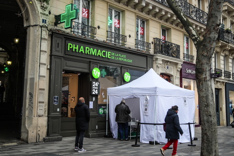 Francia verso allentamento restrizioni