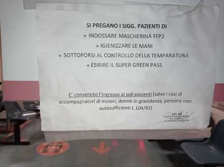 Ingresso di una struttura ospedaliera a Bari
