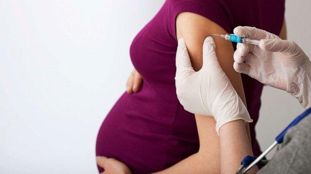 Madre vaccinata partorisce bambino che perde sangue da naso e bocca. Neonato poi deceduto