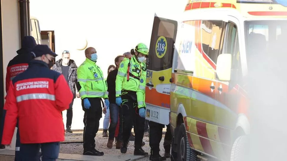 Paramedici in soccorso del dodicenne