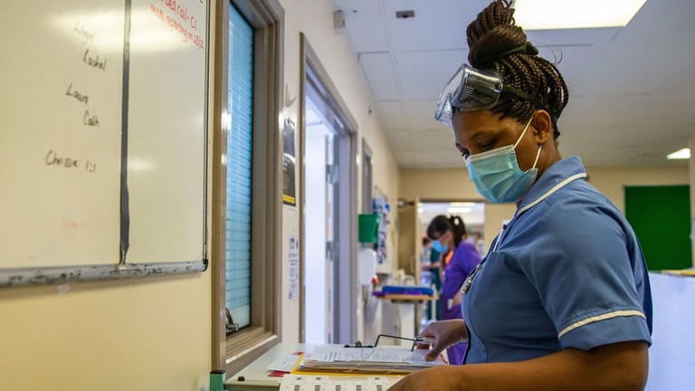 UK pensa di togliere l'obbligo vaccinale per il lavoratori del settore sanitario