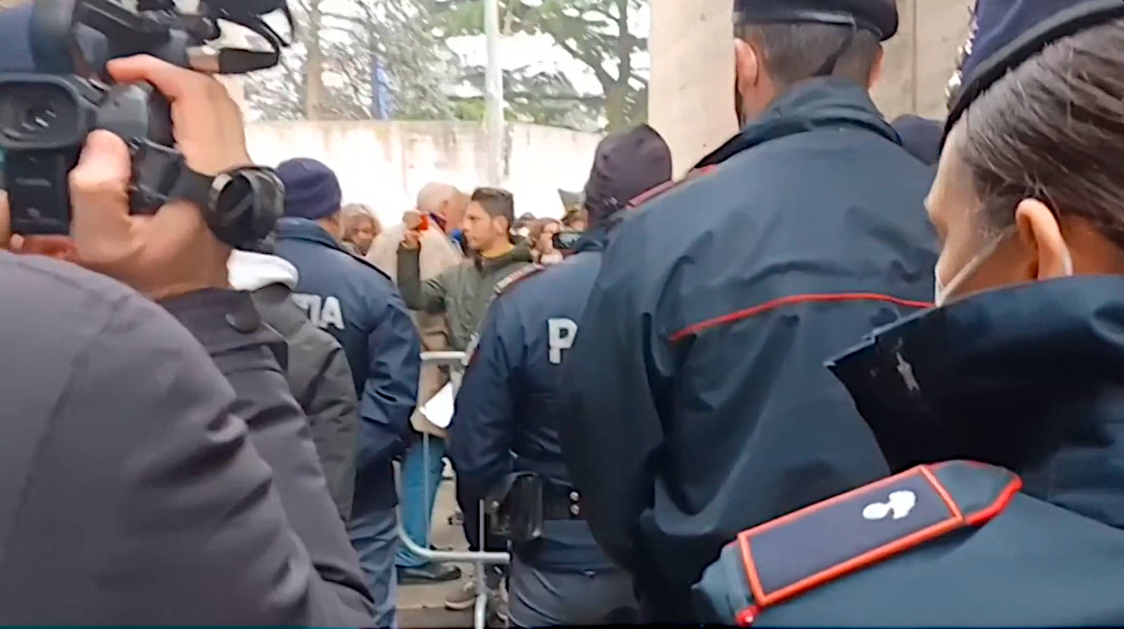 Ugo Rossi bloccato alla Risiera di San Sabba perché senza green pass