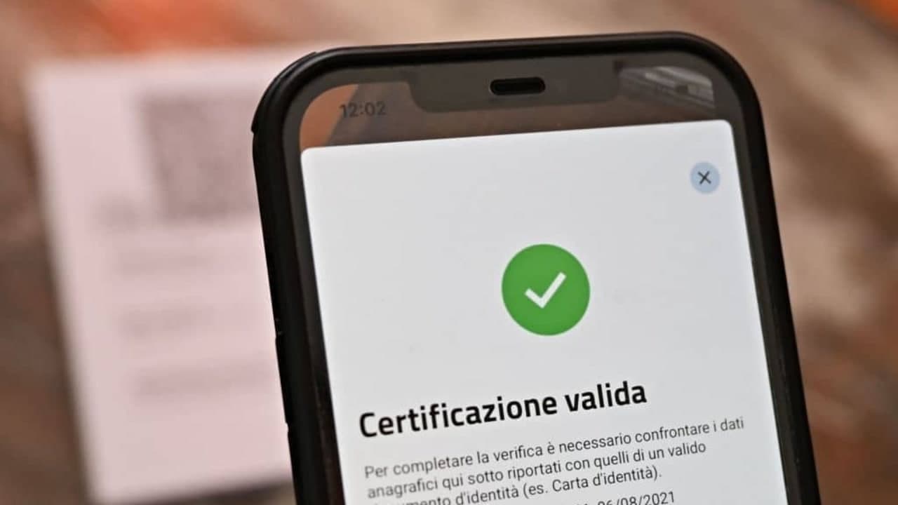 L'inutile tirannia del pass Covid in Italia