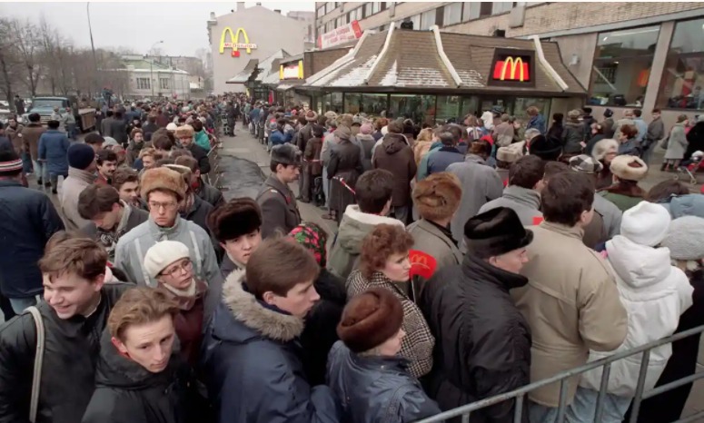 McDonald's era la globalizzazione, oggi è l'emblema della sua fine McDonald's era la globalizzazione, oggi è l'emblema della sua fine