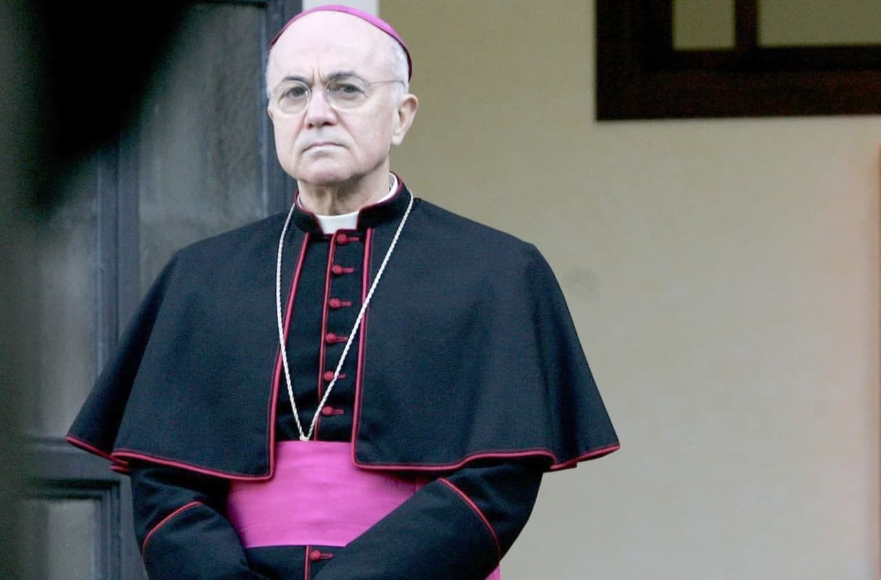 Viganò a Putin: "Attenzione alla trappola Ucraina del Grande Reset"