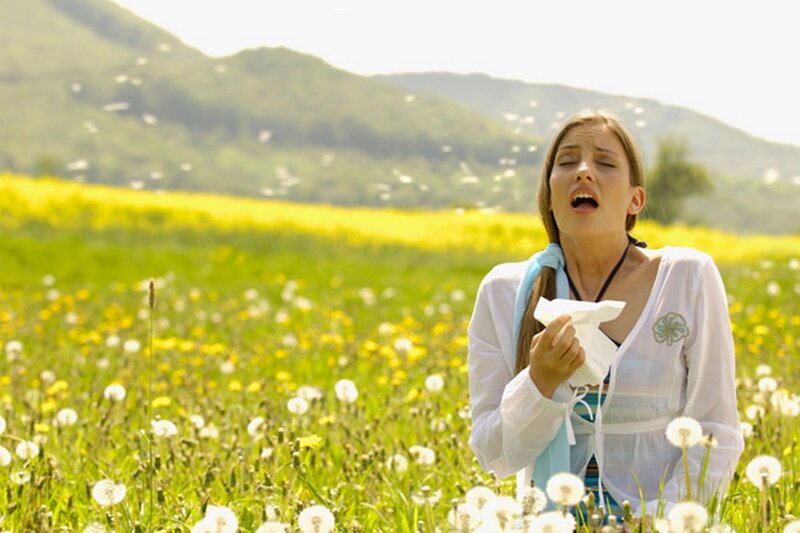Allergie ai pollini? Mangia bene e guardati dentro
