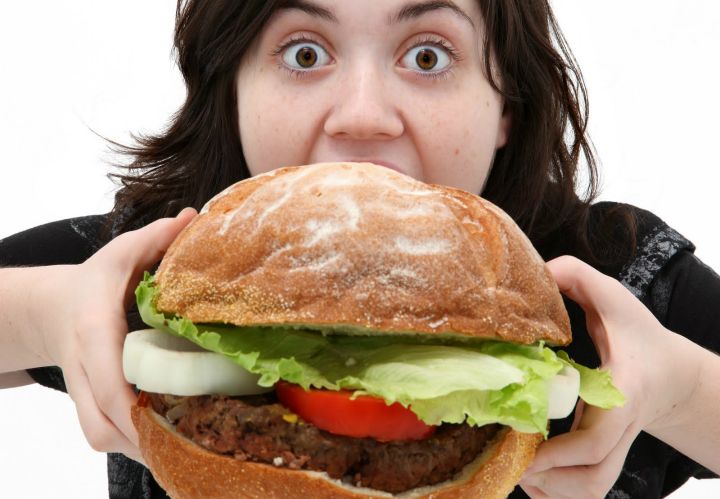 Mangiare di meno per rafforzare l’immunità