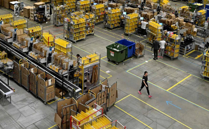 AMAZON TRATTA I LAVORATORI COME MACCHINE, CREDE FORSE DI AVER GIA’ AUTOMATIZZATO IL 100% DELLA SUA PRODUZIONE?