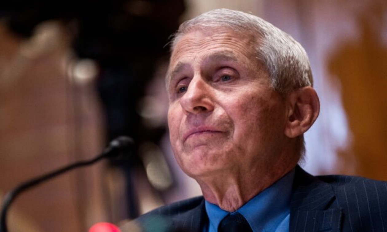 Fauci annuncia le dimissioni dai suoi incarichi pubblici