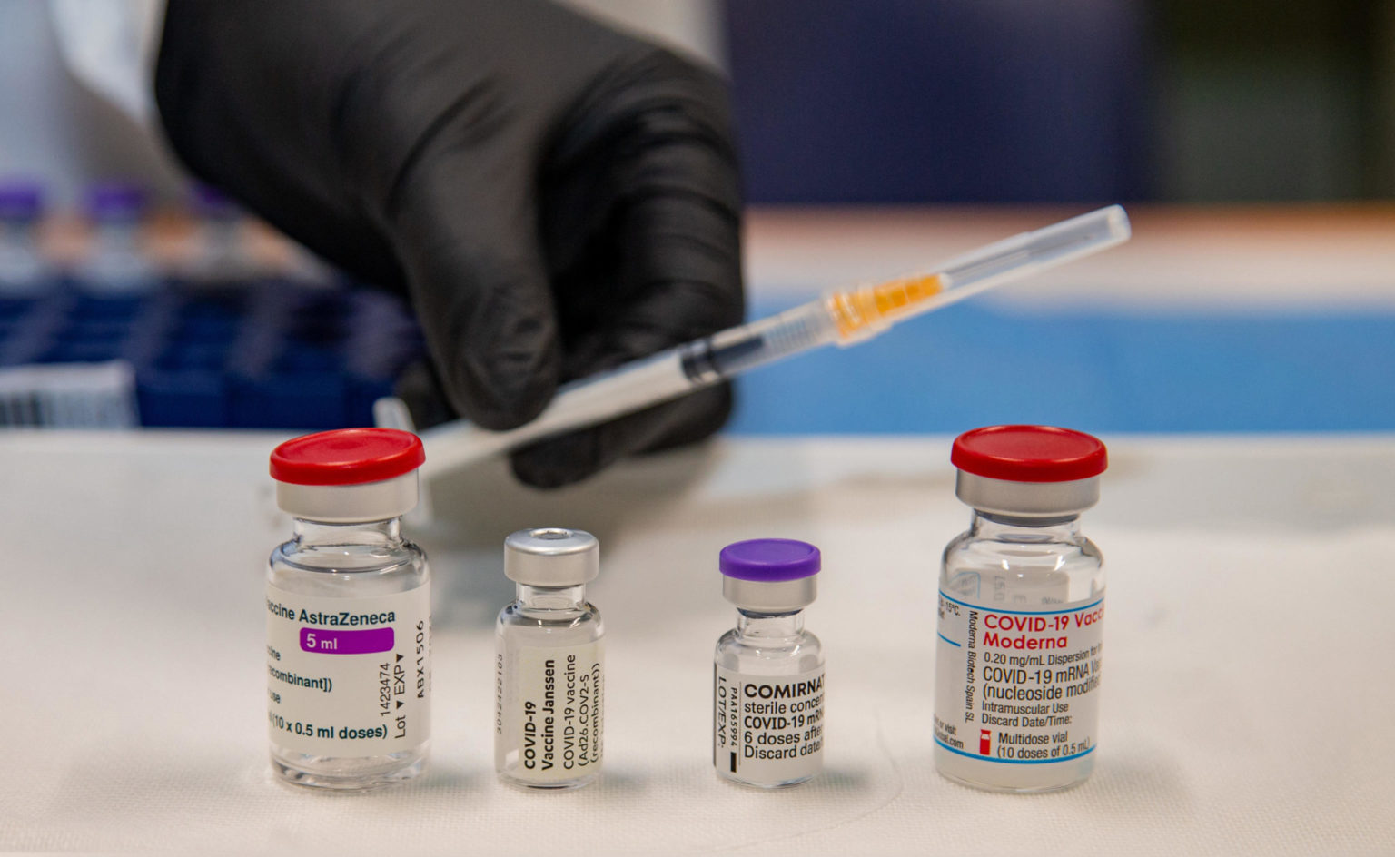 Vaccinazione eterologa, aumentano gli effetti collaterali: studio