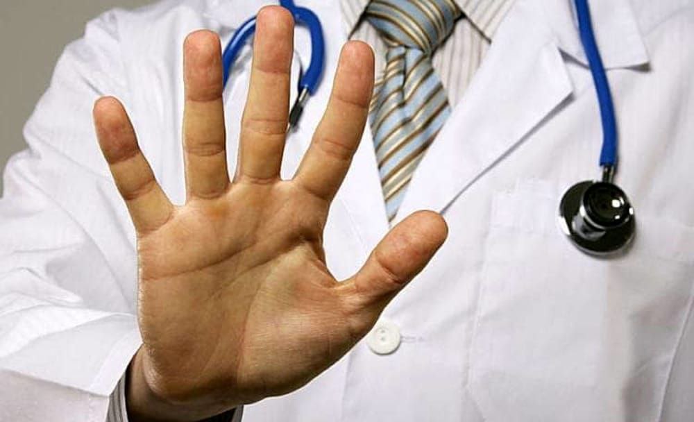 Fine emergenza mai: pioggia di provvedimenti disciplinari per medici, infermieri e OSS