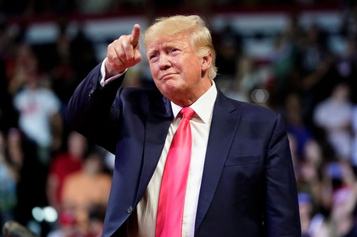 Donald Trump dichiara guerra ai guerrafondai americani!