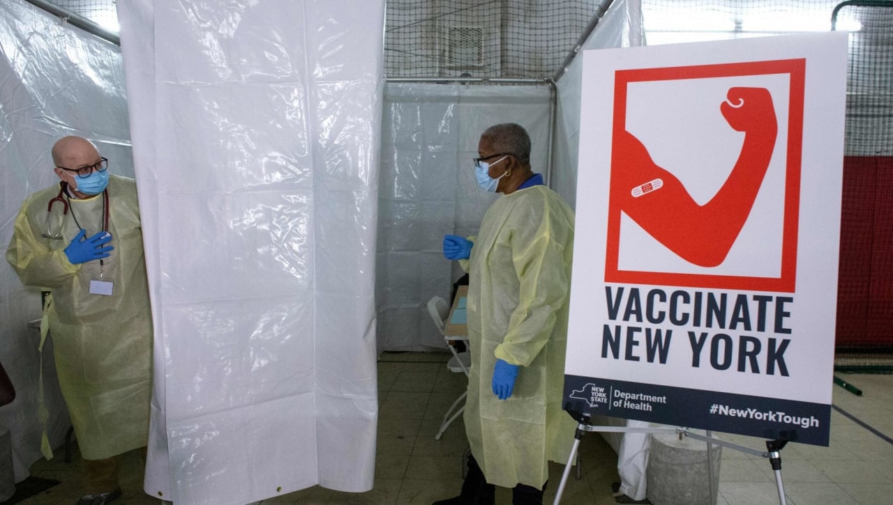 New York: si allenta la presa sull’obbligo vaccinale