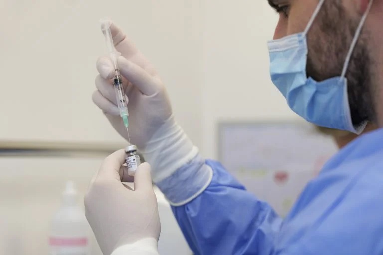Covid studio conferma 100 morti in Inghilterra per miocardite dopo il vaccino