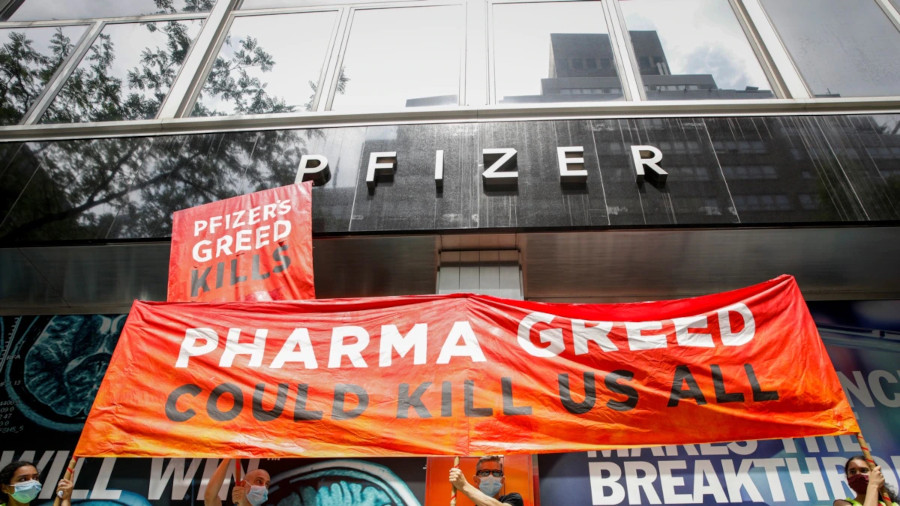 Il boom finanziario di Pfizer e l’arte di mentire alla grande
