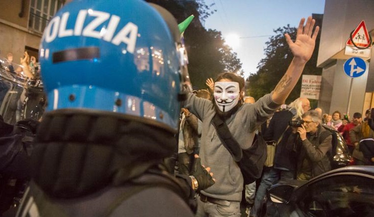 Rivolta violenta? No Grazie