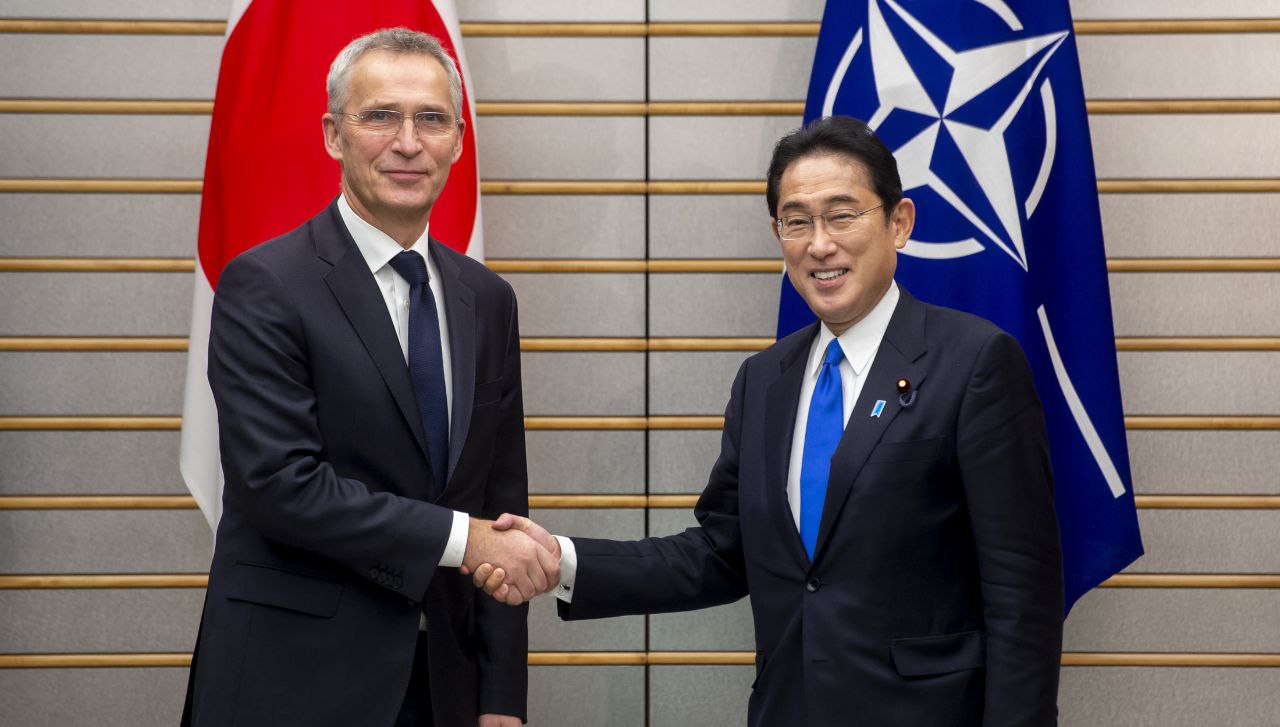 Per Stoltenberg la guerra della Nato sarà globale: "Oggi in Europa, domani in Asia"