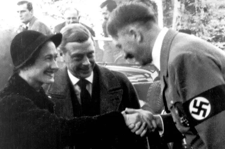 Corona britannica nazismo
