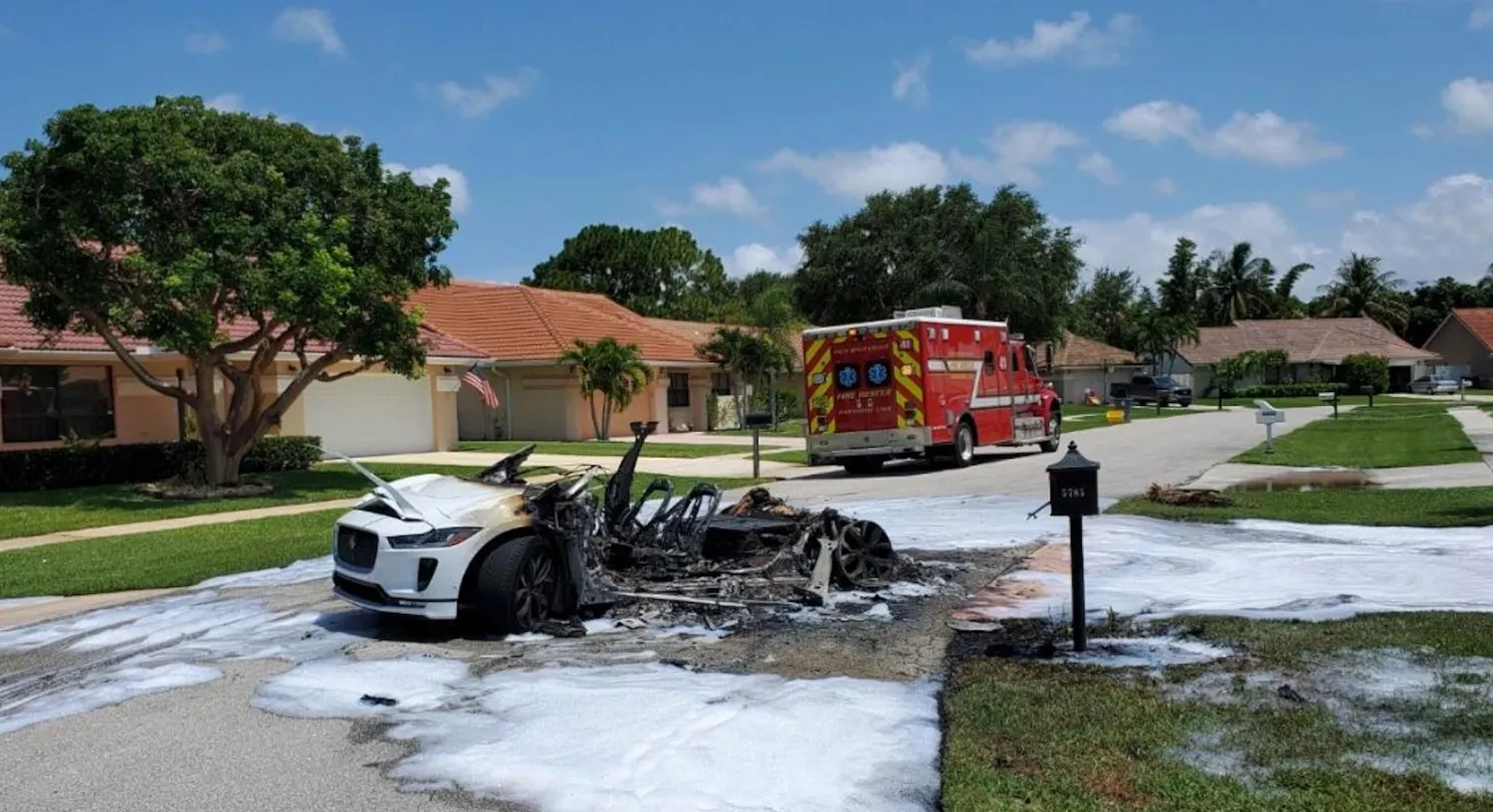 Jaguar richiama tutti i veicoli elettrici I-PACE per il rischio di incendio della batteria