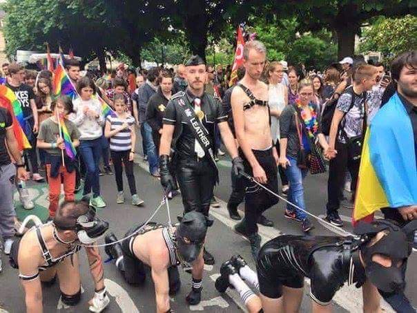 OGGI MAMMA MI HA PORTATO AL GAY PRIDE... (O ERA papà...?)