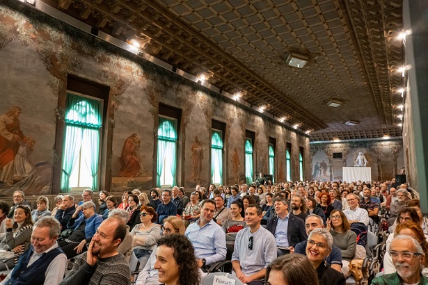 Grande successo per la carta della Nuova Umanità di Marco Guzzi e dei gruppi Darsi Pace. Intervista a Francesco Marabotti Grande successo per la carta della Nuova Umanità di Marco Guzzi e dei gruppi Darsi Pace. Intervista a Francesco Marabotti