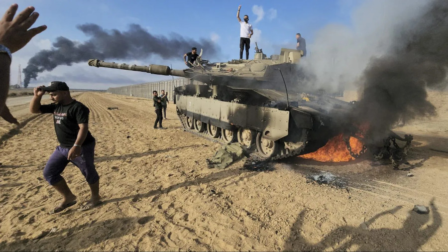 L’attacco di Hamas: scaramuccia localizzata o cigno nero globale?