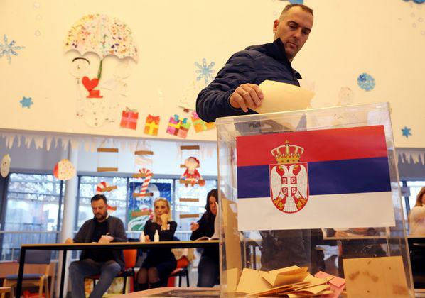 Serbia, tentato il colpo di Stato: l'Occidente vuole una nuova Maidan Serbia, tentato il colpo di Stato: l'Occidente vuole una nuova Maidan