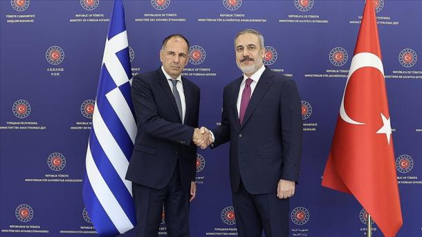 Georgios Gerapetrisis e Hakan Fidan
