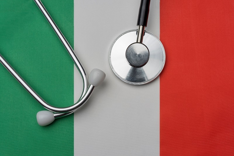 SALUTE PUBBLICA ALLA SUDAMERICANA: LA LOMBARDIA ASSUME SANITARI STRANIERI IN DEROGA AI CONTROLLI SULLA LINGUA ITALIANA