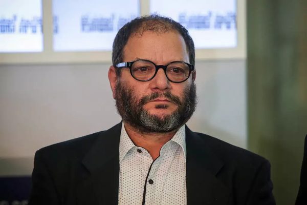 Un uomo con le palle