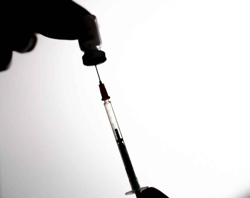 Coercizione, censura e passaporto vaccinale: ecco il nuovo piano pandemico
