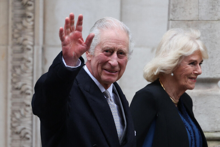 Re Carlo III ha il cancro. Ecco il comunicato di Buckingham Palace.