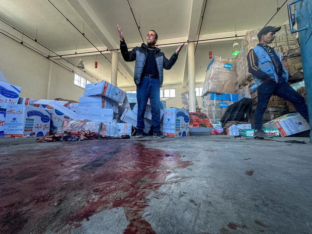 Gaza, tragedia senza fine: Israele colpisce centro di distrubuzione alimentare a Rafah