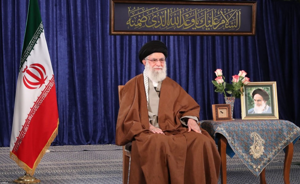 Immagine Khamenei con bandiera Iran