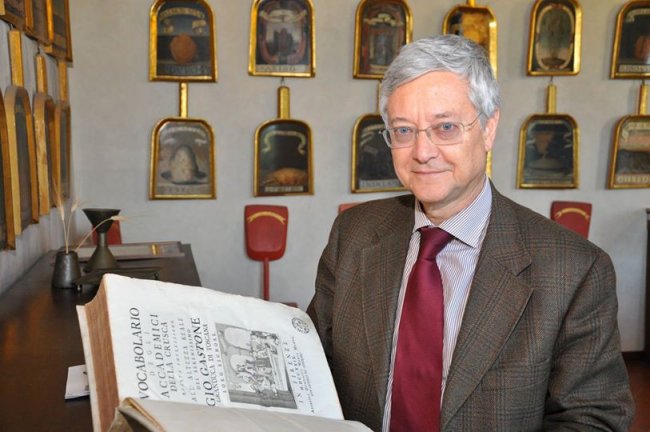 Accademia della Crusca: stop all'autoritarismo linguistico, no ad asterischi e schwa!