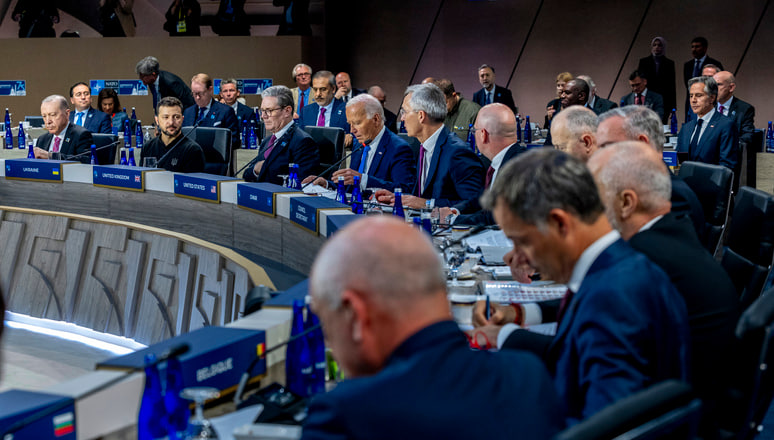 LA NATO È DIVENTATA UNA BABY GANG