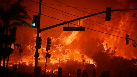 "Los Angeles brucia senza fondi, mentre Biden finanzia i vigili del fuoco di Kiev"