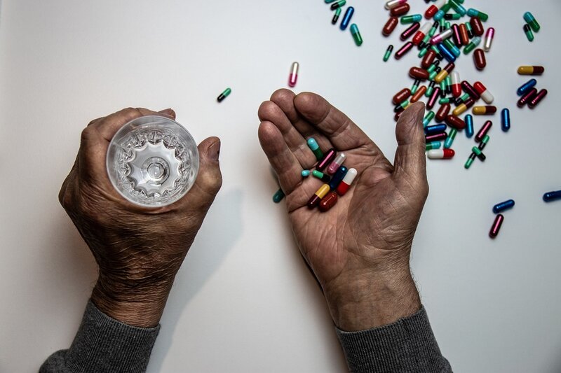 La vera epidemia, quella prescrittiva, così cara all'industria del farmaco e così nociva