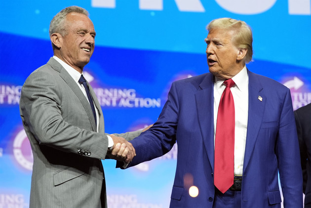 Trump potrebbe vietare i “vaccini” contro il Covid a causa dell'aumento della mortalità