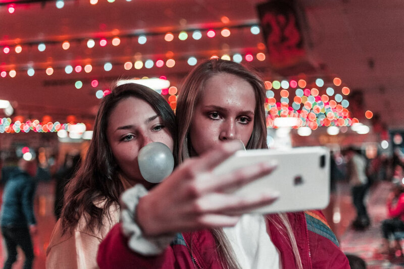 Masticando microplastiche: in arte Chewing Gum