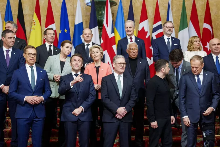 Gli unici che stiamo assecondando sono i guerrafondai di Bruxelles e Londra