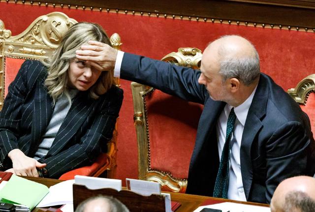 Dove starebbe la discontinuità sanitaria col regime precedente? Qui tutto continua in scia a partire dal vaccino-monstre Kostaive