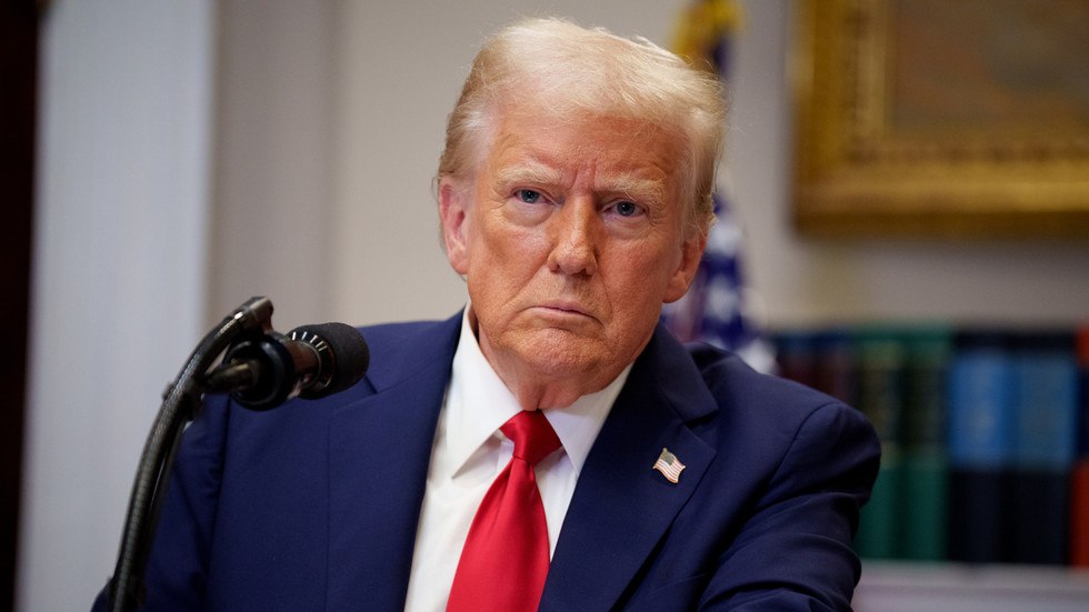 Trump impone a Rutte le armi americane da mandare in Ucraina: "Pagate voi" (quindi noi)
