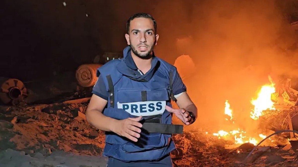 Anas al-Sharif tra i cinque giornalisti di Al Jazeera uccisi da Israele: "Non dimenticate Gaza"