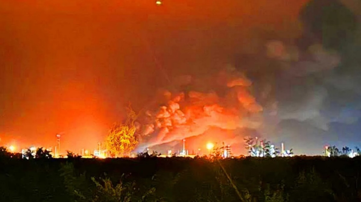 burning_refinery